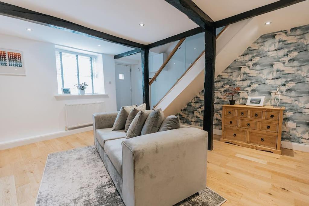 Ford Gate - Modern Luxury Cottage Based In 홀름퍼스 외부 사진