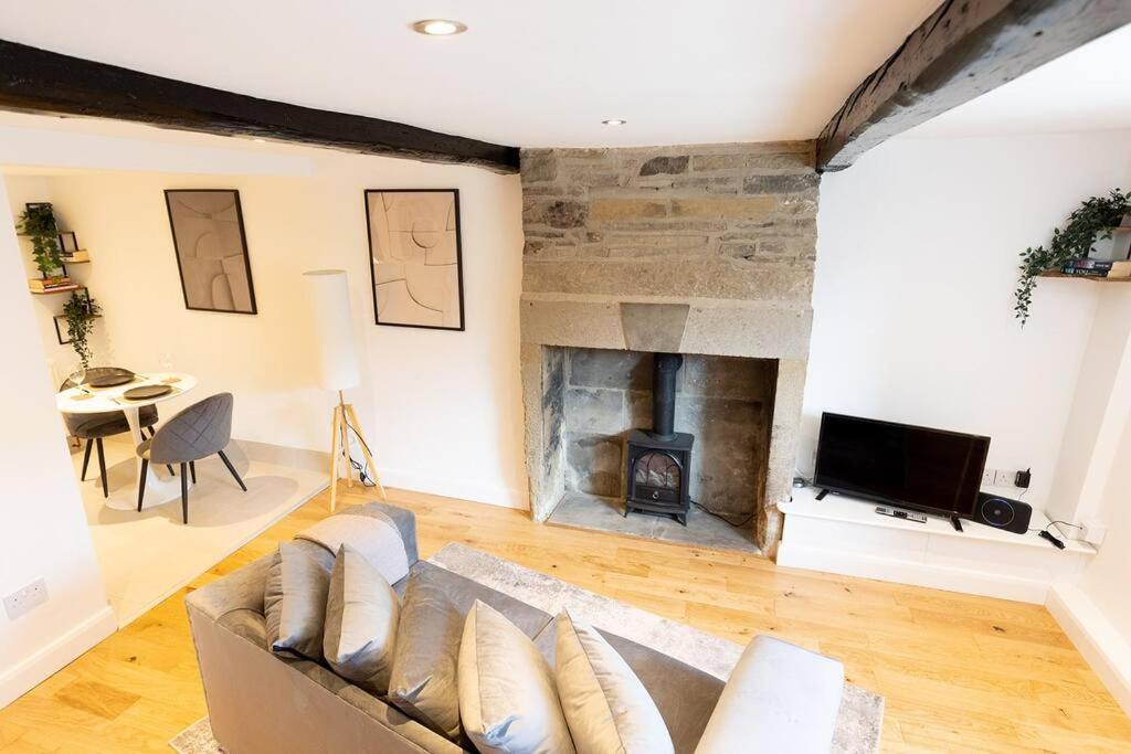 Ford Gate - Modern Luxury Cottage Based In 홀름퍼스 외부 사진