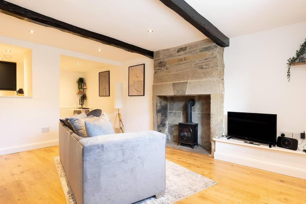 Ford Gate - Modern Luxury Cottage Based In 홀름퍼스 외부 사진