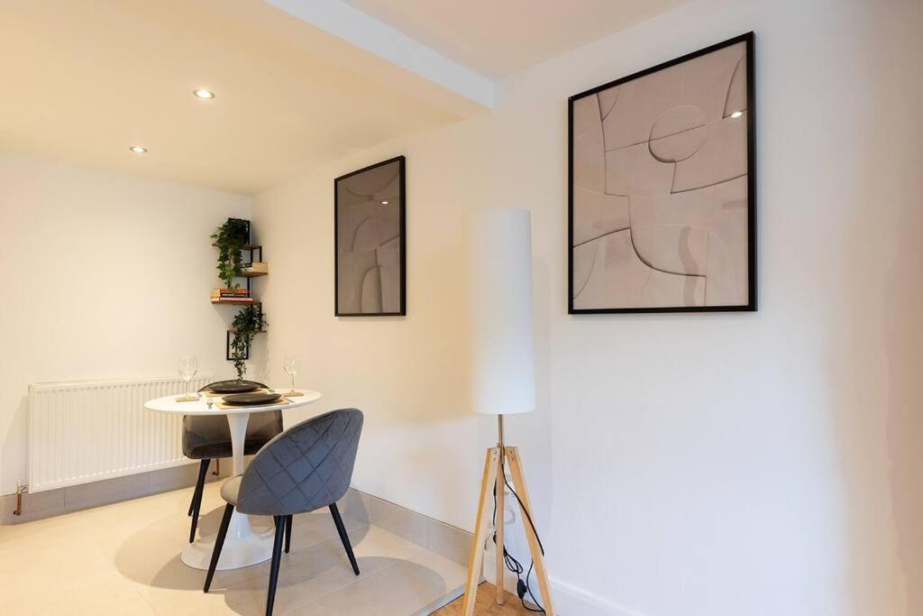 Ford Gate - Modern Luxury Cottage Based In 홀름퍼스 외부 사진