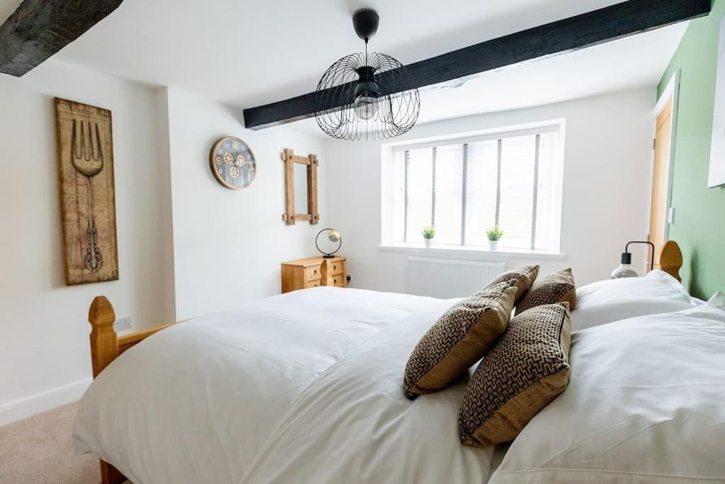 Ford Gate - Modern Luxury Cottage Based In 홀름퍼스 외부 사진
